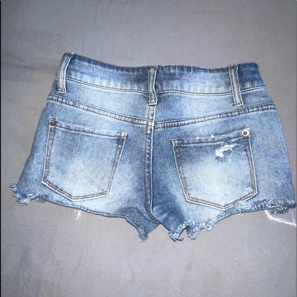 Super Cute Short Shorts Distressed on front and back - Picture 3 of 9